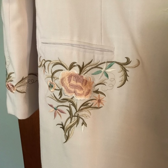 Executive Collection White Suit with Jacket and matching skirt, peach embroidery - Picture 5 of 8